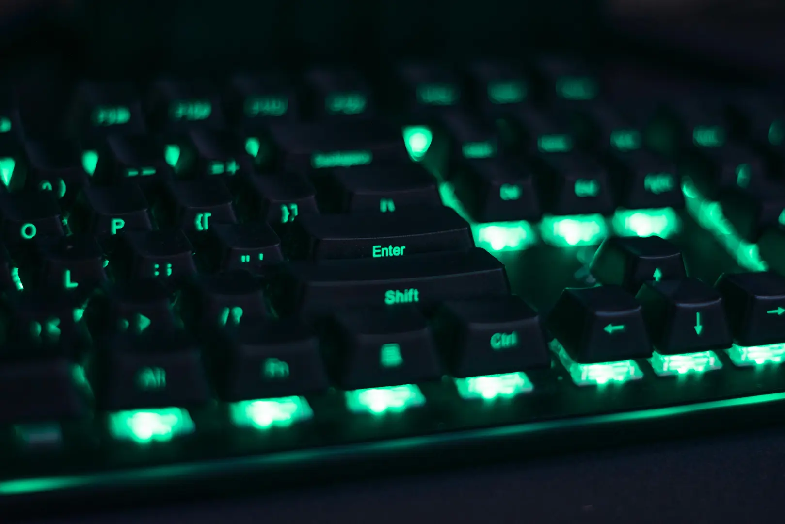 Control Total: Teclado Verde RGB