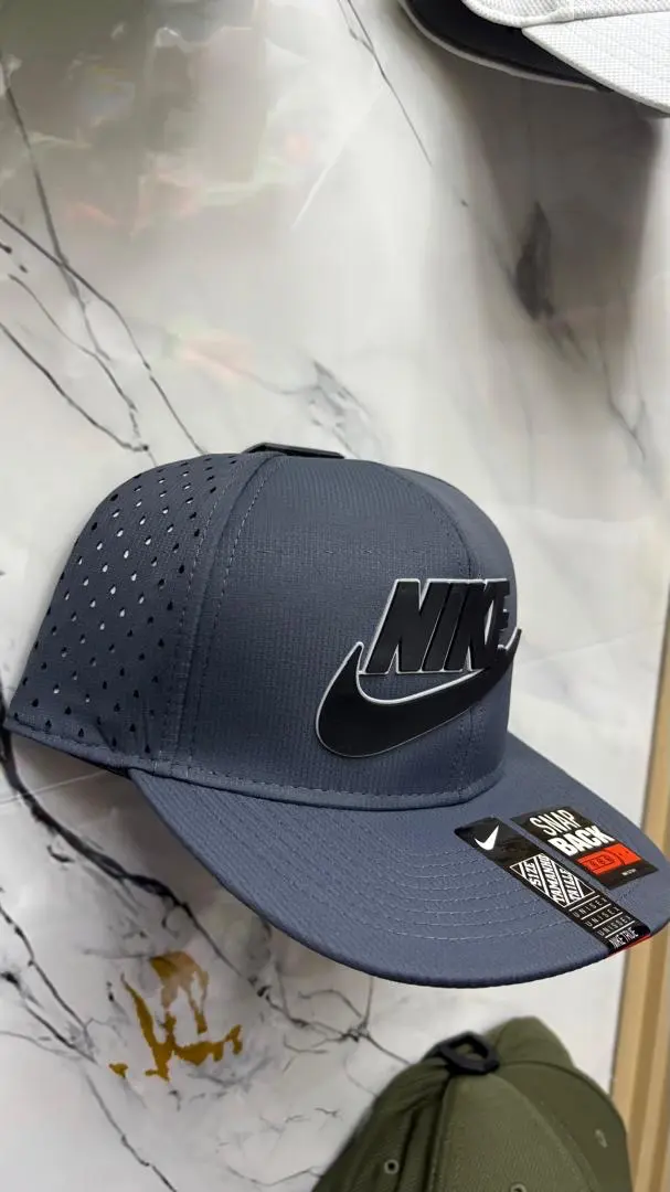Gorra Nike Deportiva Gris